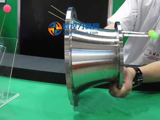 點擊打開原圖 放電精密加工研究所開發出彎曲孔加工技術